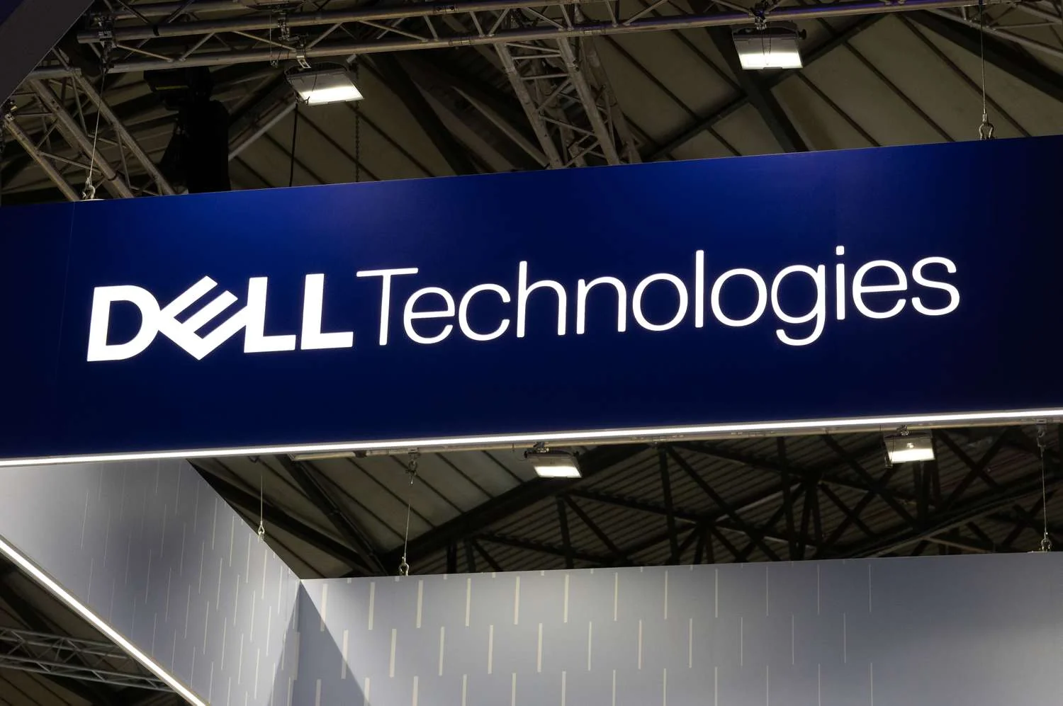 Why Dell Technologies Stock Is Plunging To Lead Sp 20251118 145537