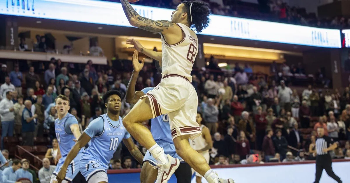 College of Charleston escapes with win over crosst 20251219 213514