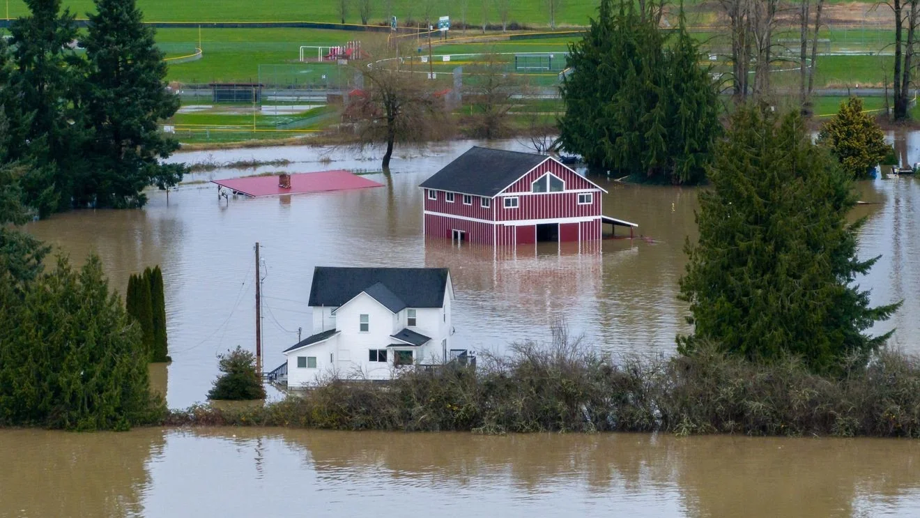 Deputies investigating reports of looting in flood 20251216 060149