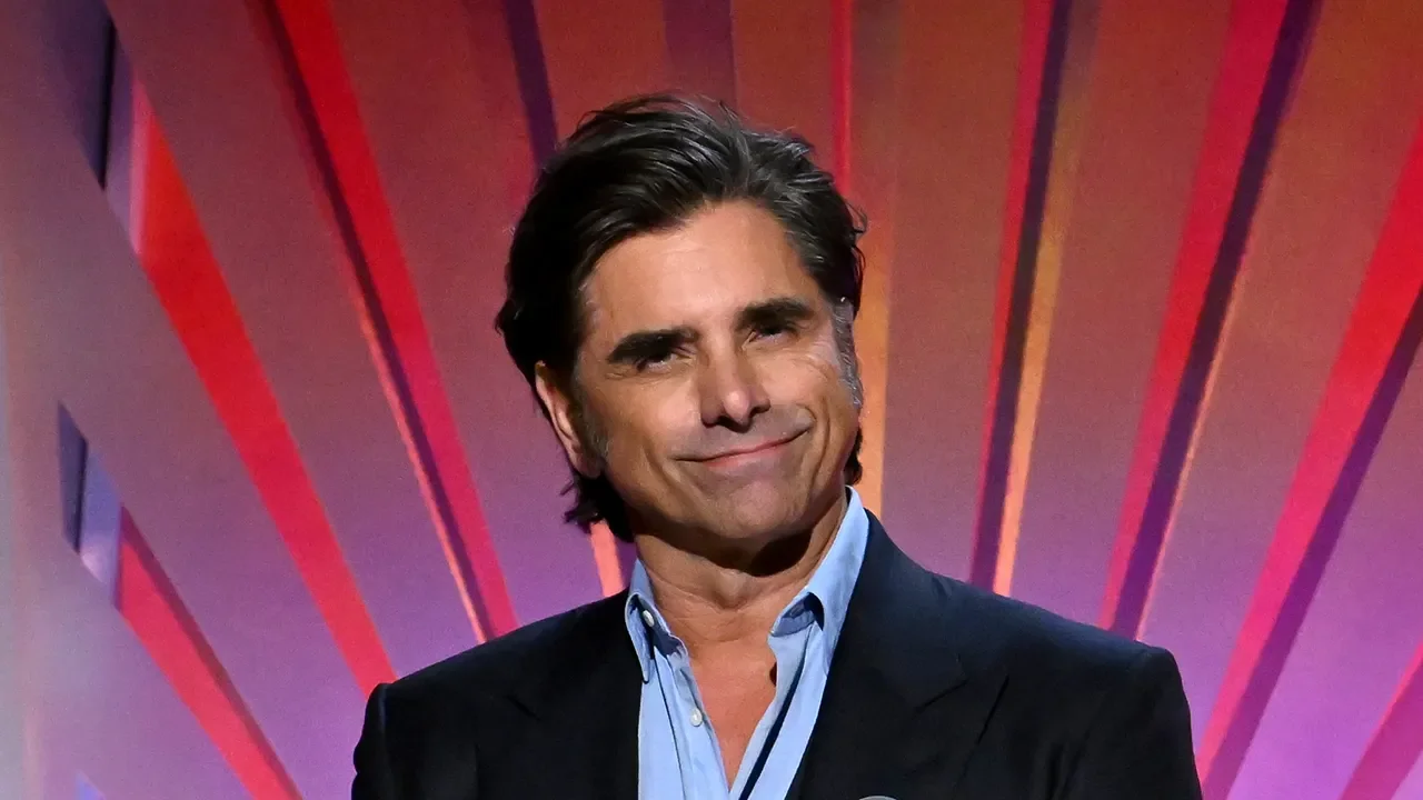 John Stamos cast in Hunting Wives drama as wife qu 20251212 161651