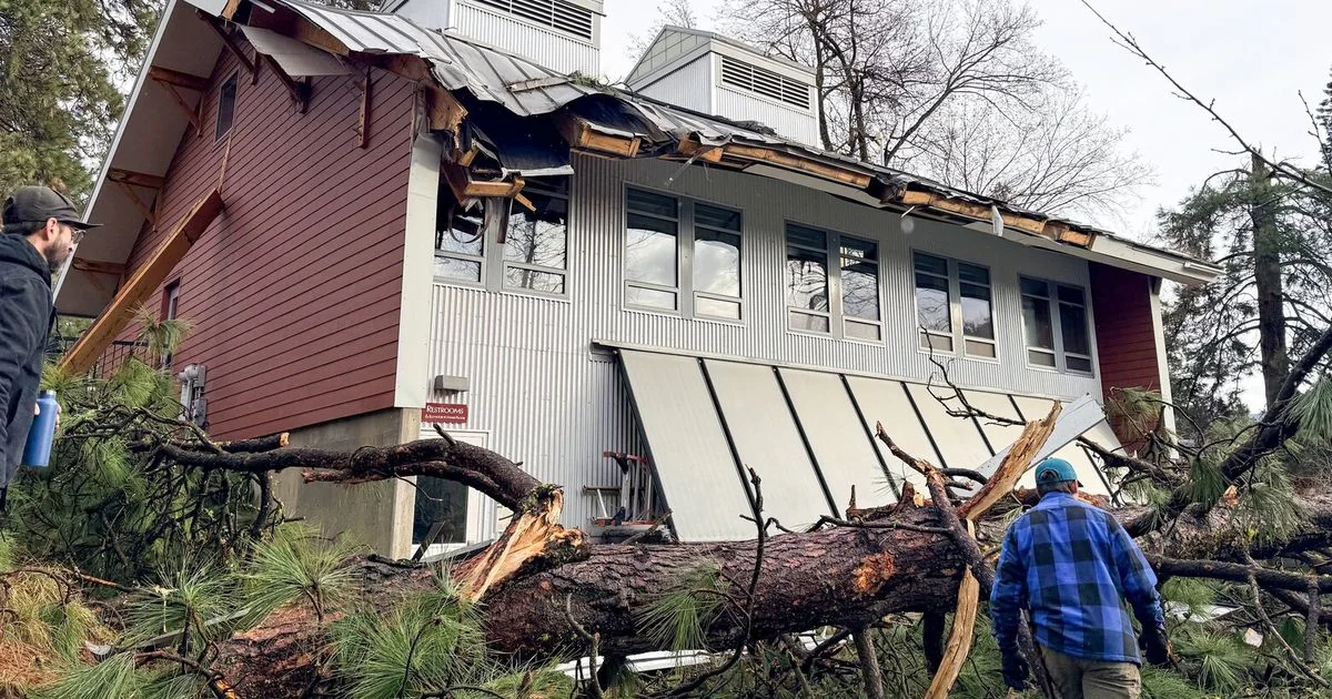 Leavenworth looks like a hurricane came through ca 20251213 074551