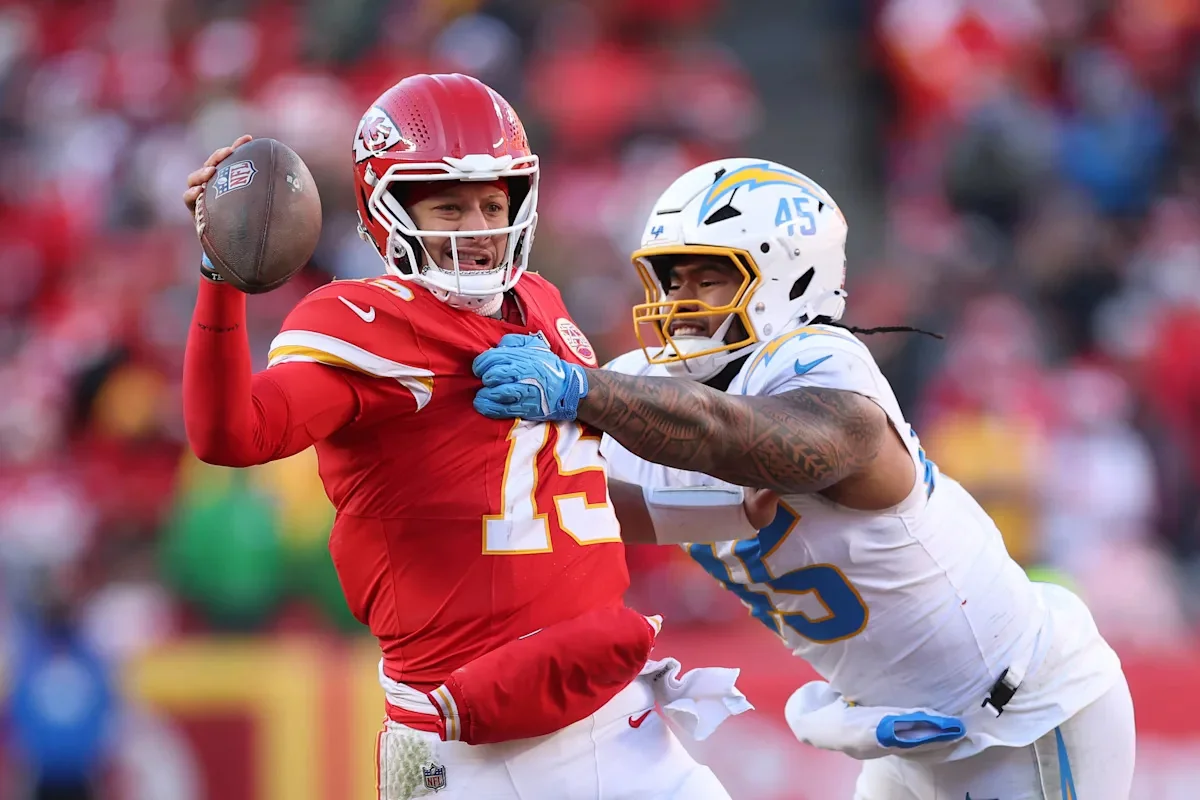 NFL playoff picture Chiefs eliminated for first ti 20251215 000106
