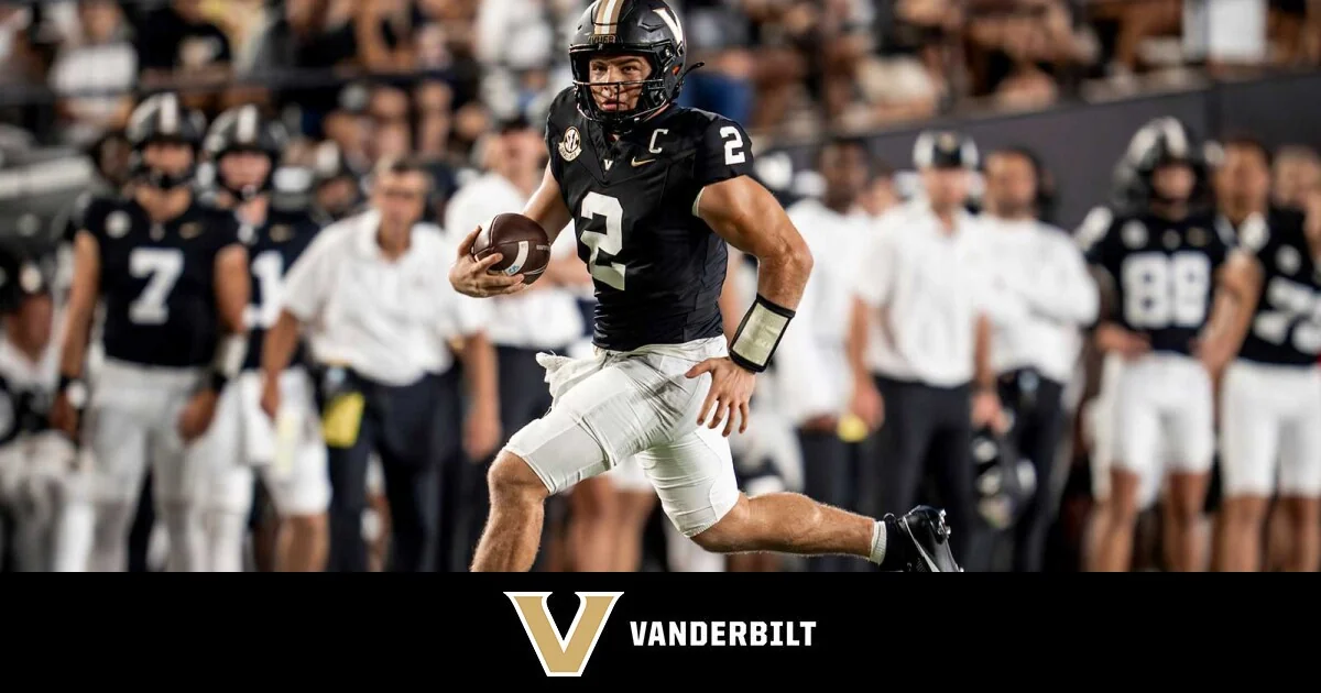 Pavia Named Finalist for Walter Camp Award 20251206 174024