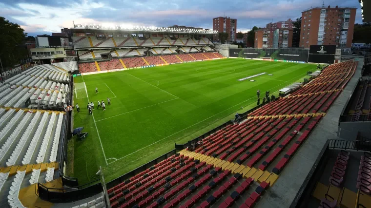 Rayo Vallecano vs Valencia Alineaciones pronostico 20251201 214757