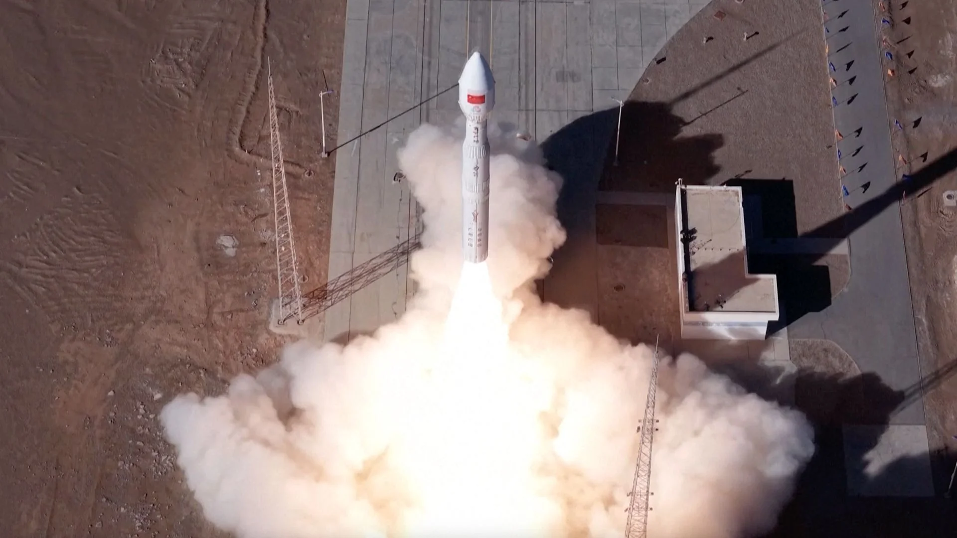 Spacecraft from Chinese launch nearly slammed into 20251216 015047