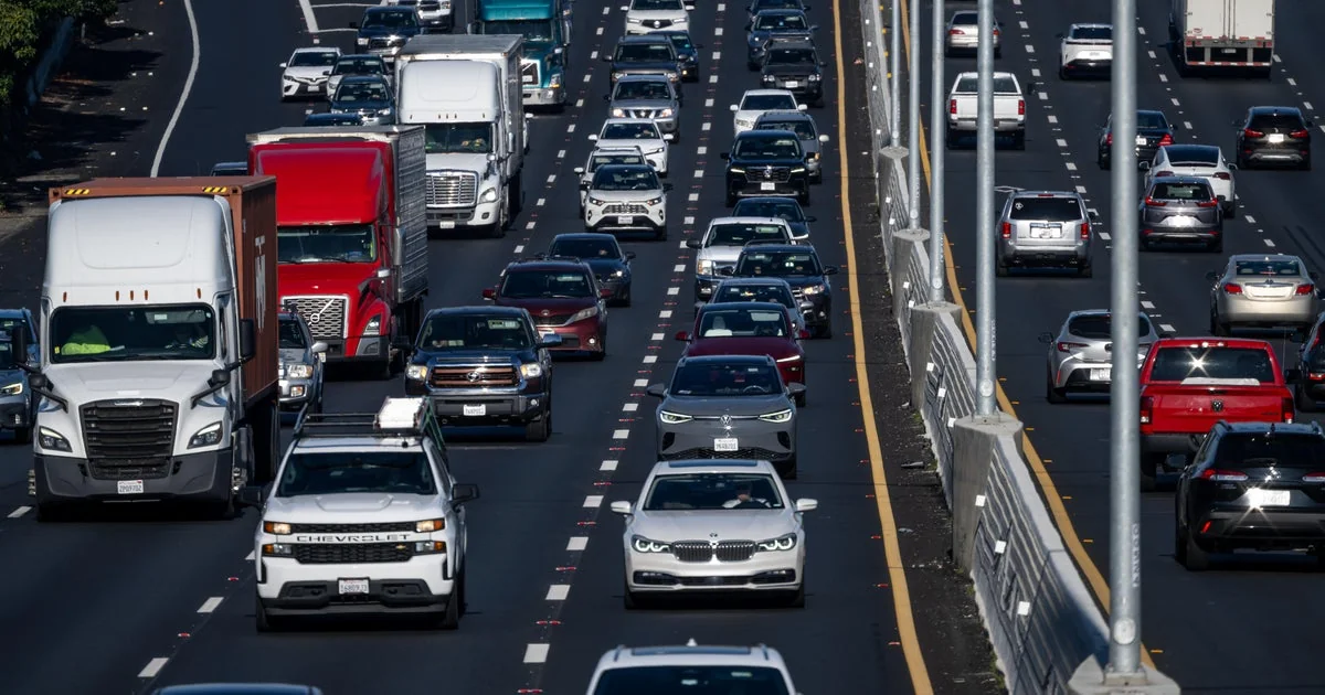Trump administration moves to roll back fuel econo 20251203 230542