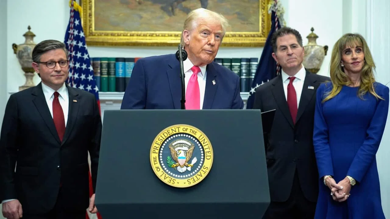 Were looking at it very seriously Trump eyes Austr 20251204 141728