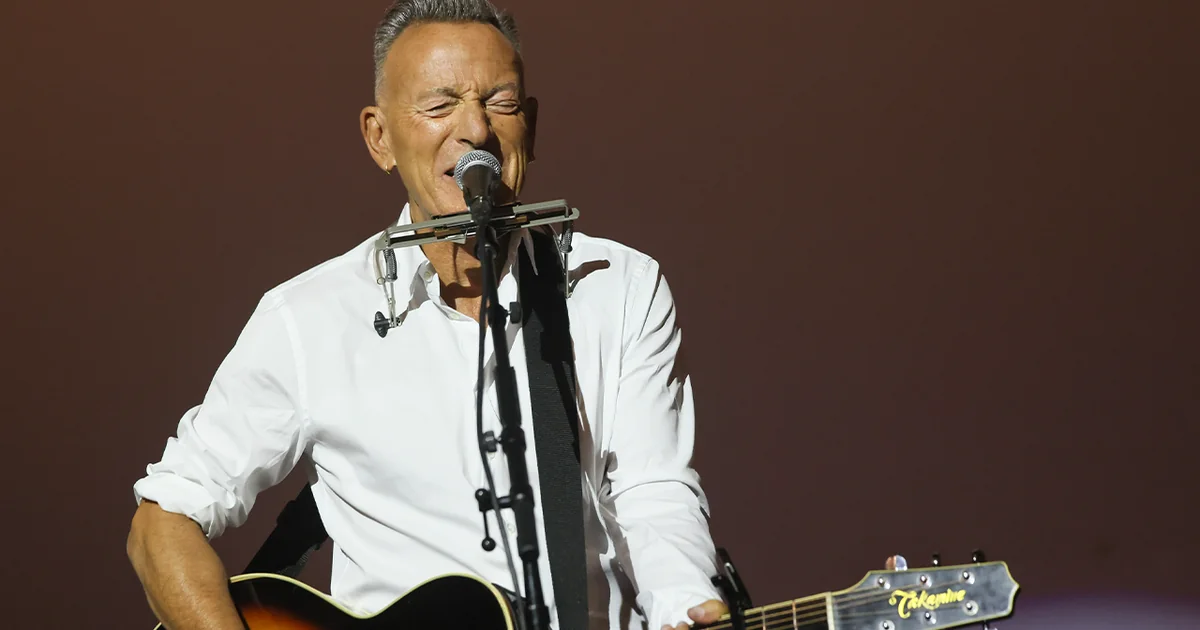 Bruce Springsteen Dedicates Song To Renee Good Tel 20260120 055311