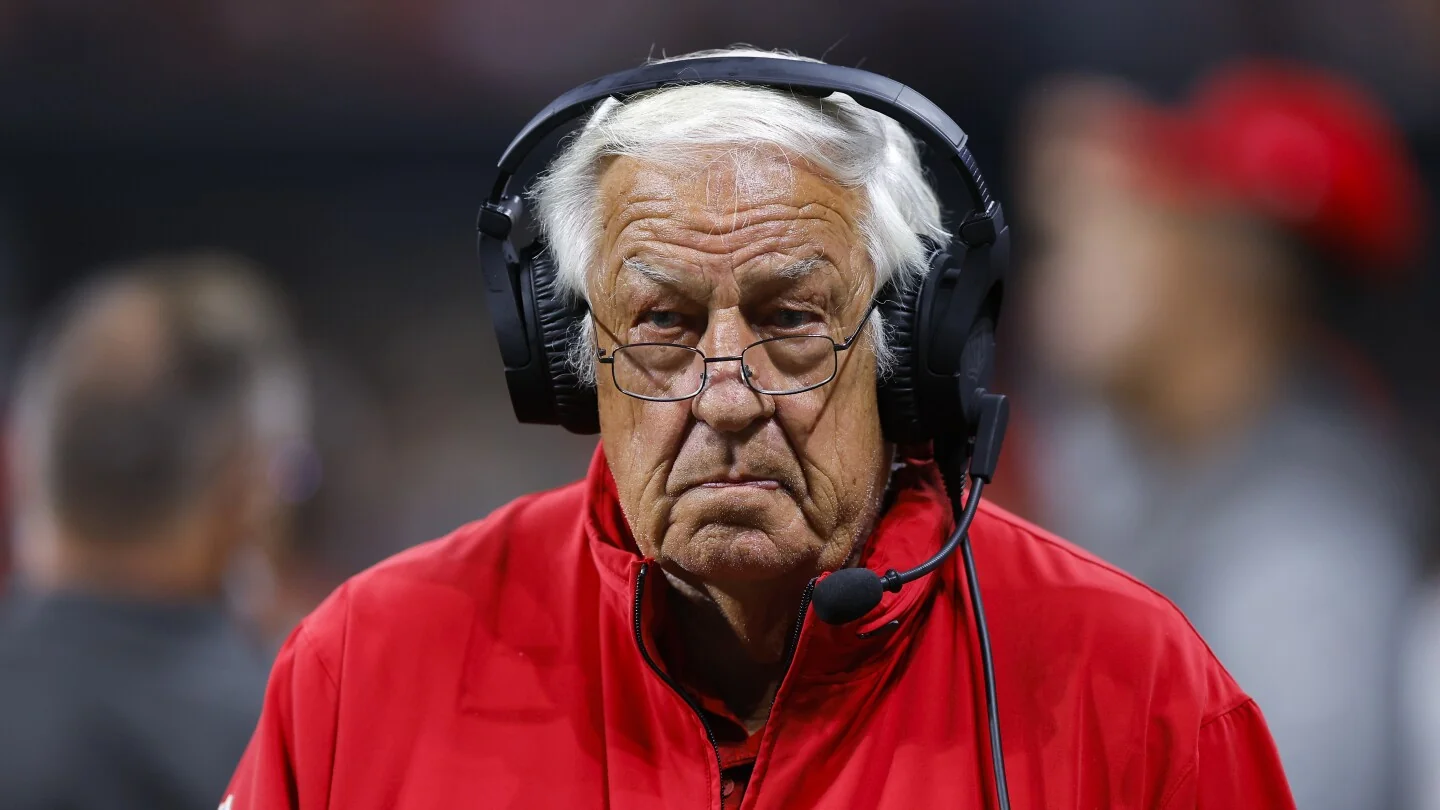 Bucs offensive consultant Tom Moore announces his 20260108 184725
