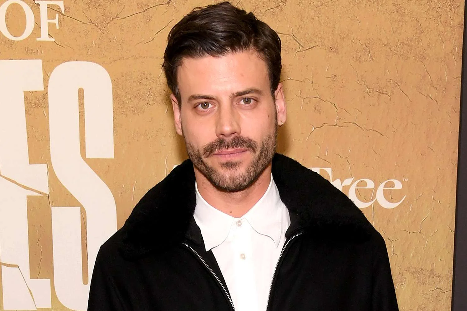 Heated Rivalry Star Francois Arnaud Flips Off The 20260120 045135