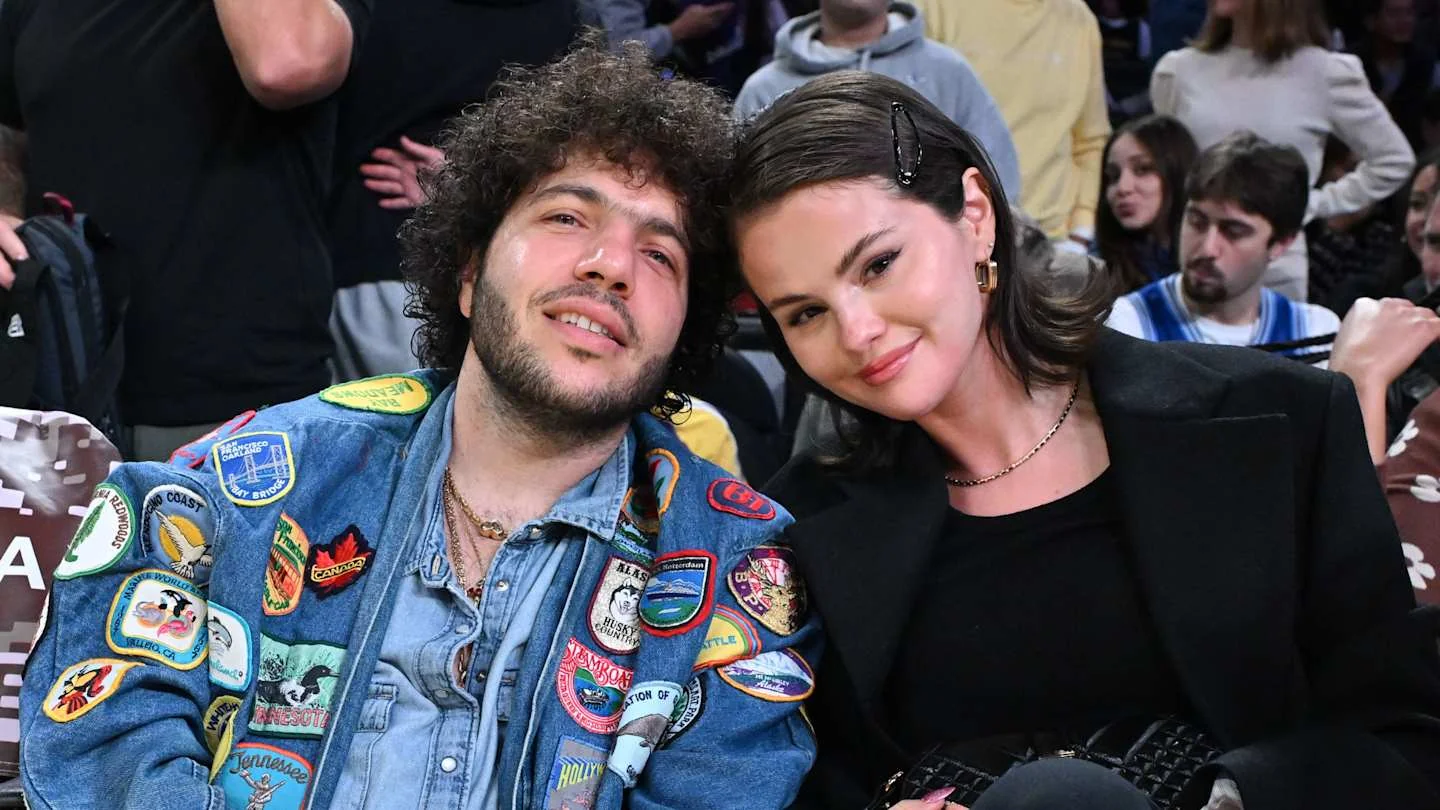 Selena Gomez and Benny Blanco Cuddle Up in the Sno 20260108 144026