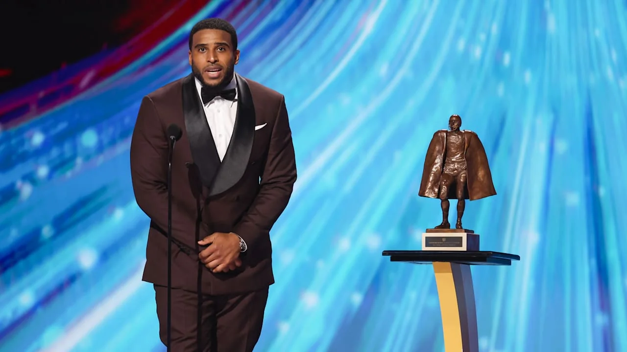 Commanders Lb Bobby Wagner Named 2025 Walter Payto 20260209 005809