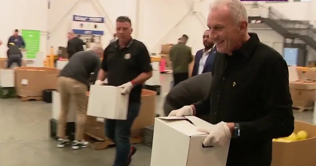Joe Montana serves the hungry with a game day beer 20260205 201520