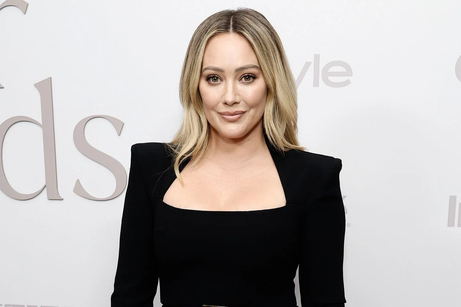 Hilary Duff confirms she doesnt speak to her dad o 20260310 061708