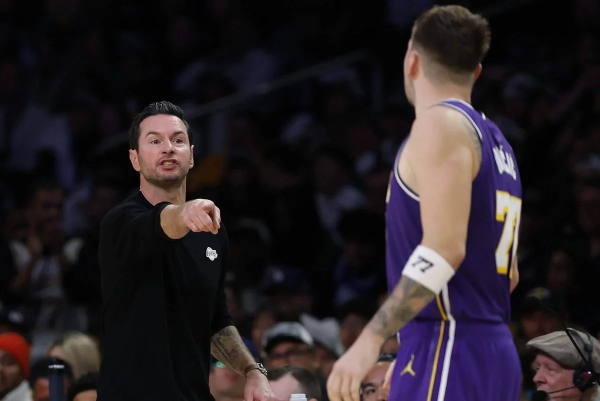 JJ Redick downplays viral sideline interaction wit 20260306 063127