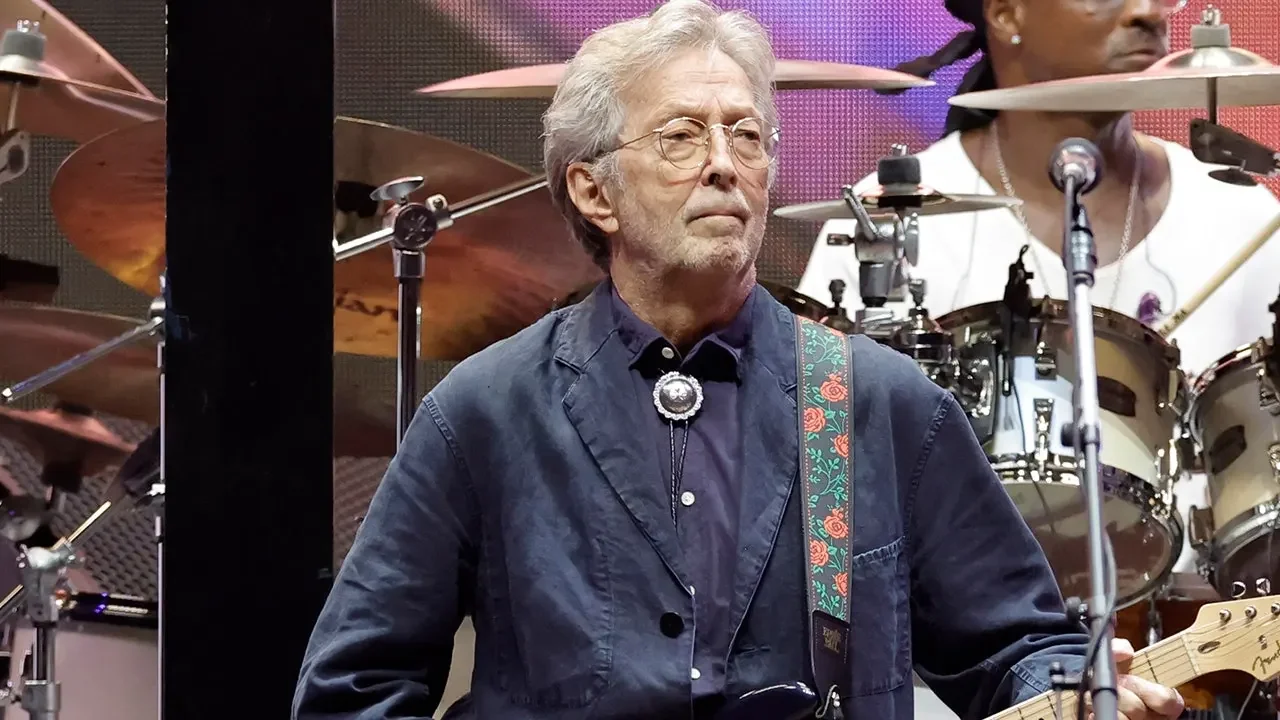 Eric Clapton hit in the chest by fan thrown object 20260513 113954
