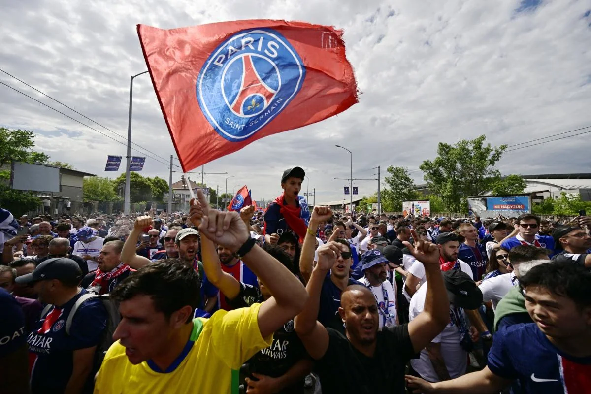 Ovation de Pastore familles de joueurs en nombre a 20260530 170900