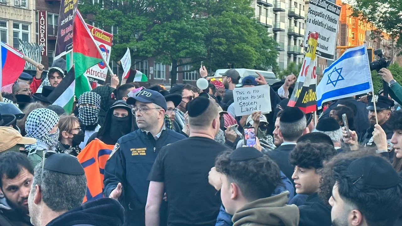 Protesters clash outside Brooklyn Israel event 20260513 073032