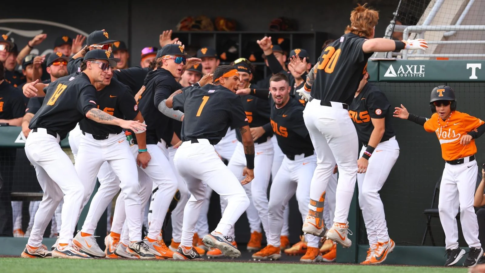 Vols Put on Offensive Display Clinch Series with 1 20260510 184427